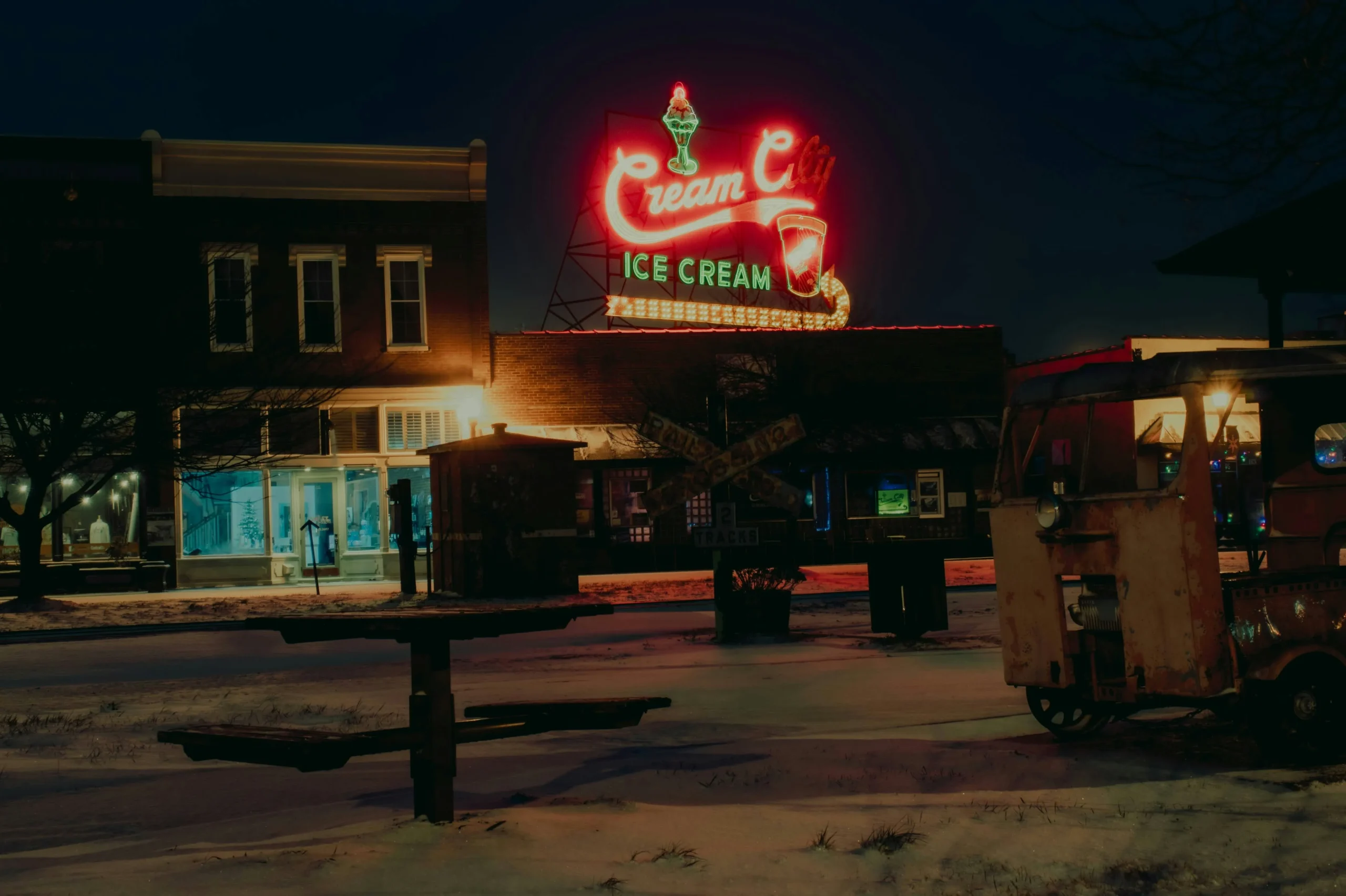 ภาพประกอบ The Night Shift ร้านนี้เปิดให้ตายหลัง 4 ทุ่ม
