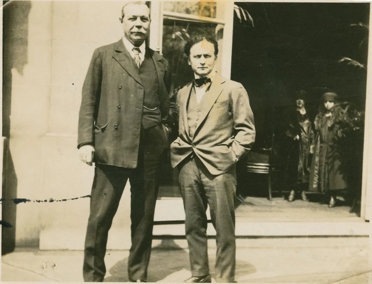 Houdini and Doyle: สองเพื่อนสนิทที่แตกหักเพราะวิญญาณ
